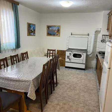 بيت للعطل House Risovac